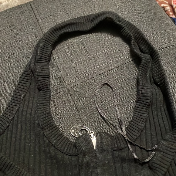 Guess jeans zipper halter crop top.  Size Medium - Picture 8 of 13